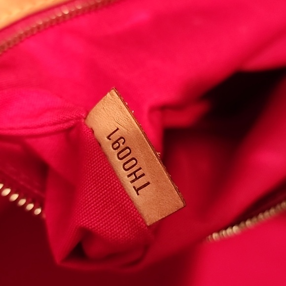 Louis Vuitton Red Monogram Vernis Reade GM - Picture 14 of 17